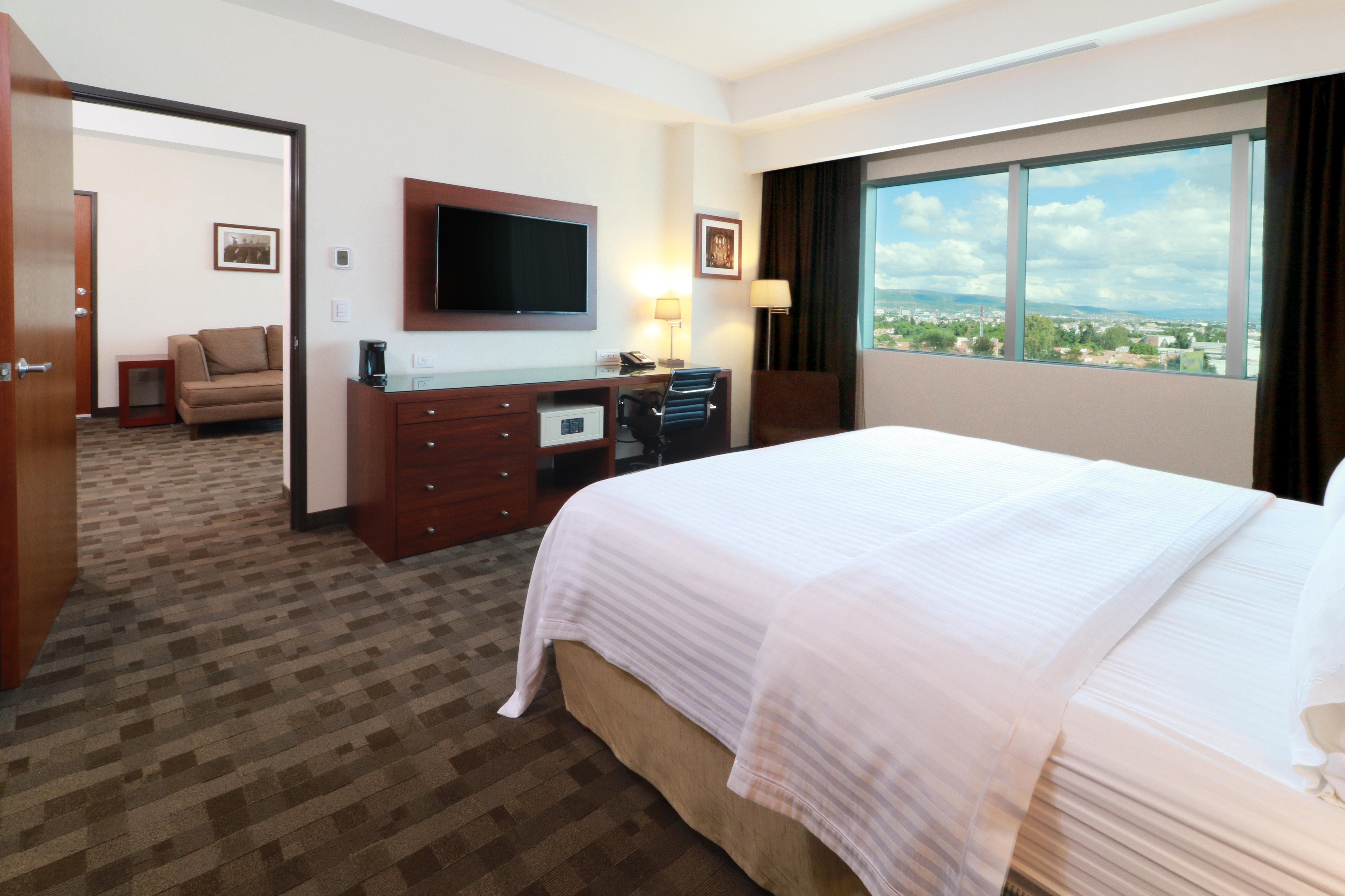 Holiday Inn & Suites Plaza Mayor By Ihg León Exteriör bild