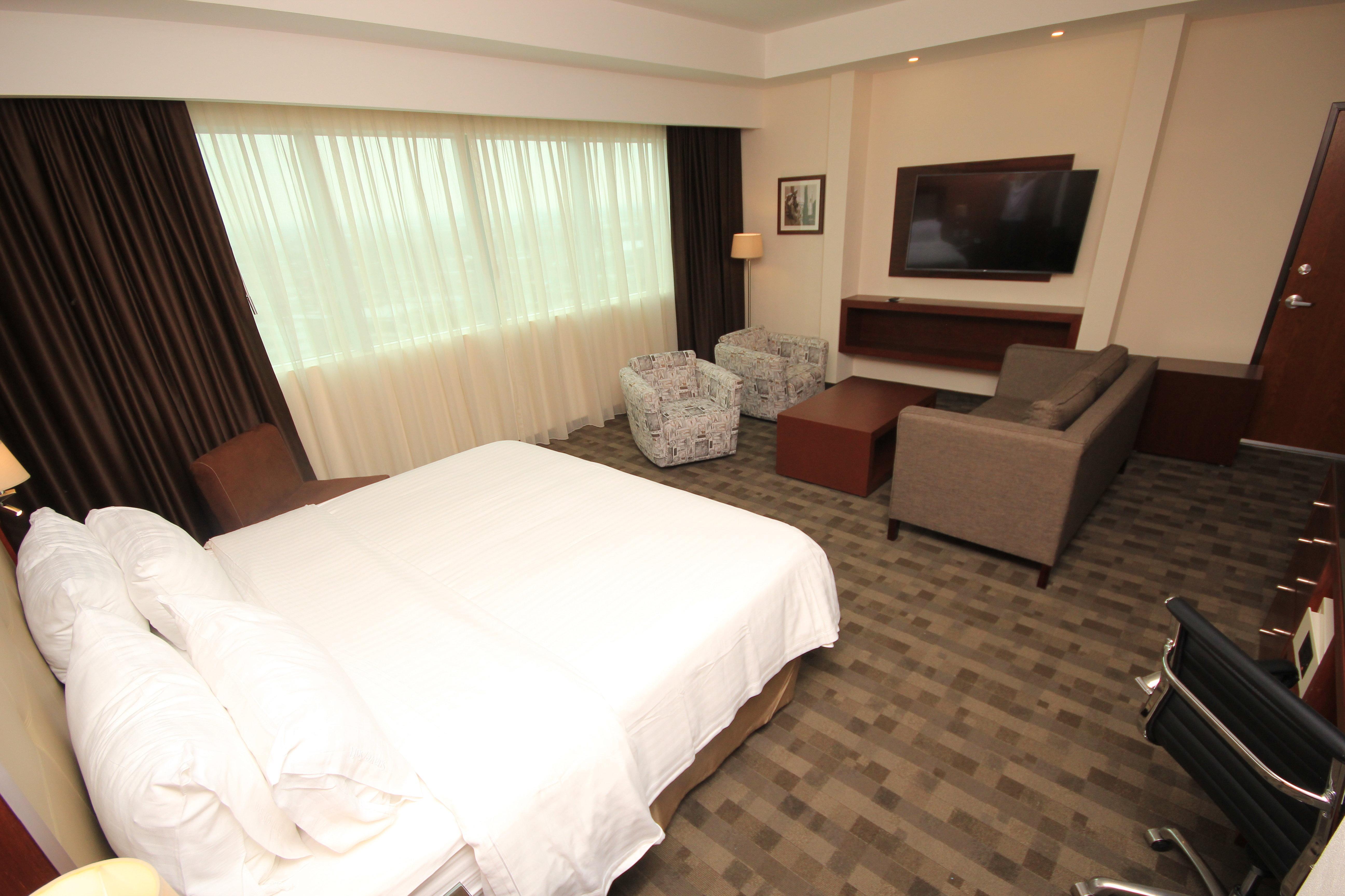 Holiday Inn & Suites Plaza Mayor By Ihg León Exteriör bild