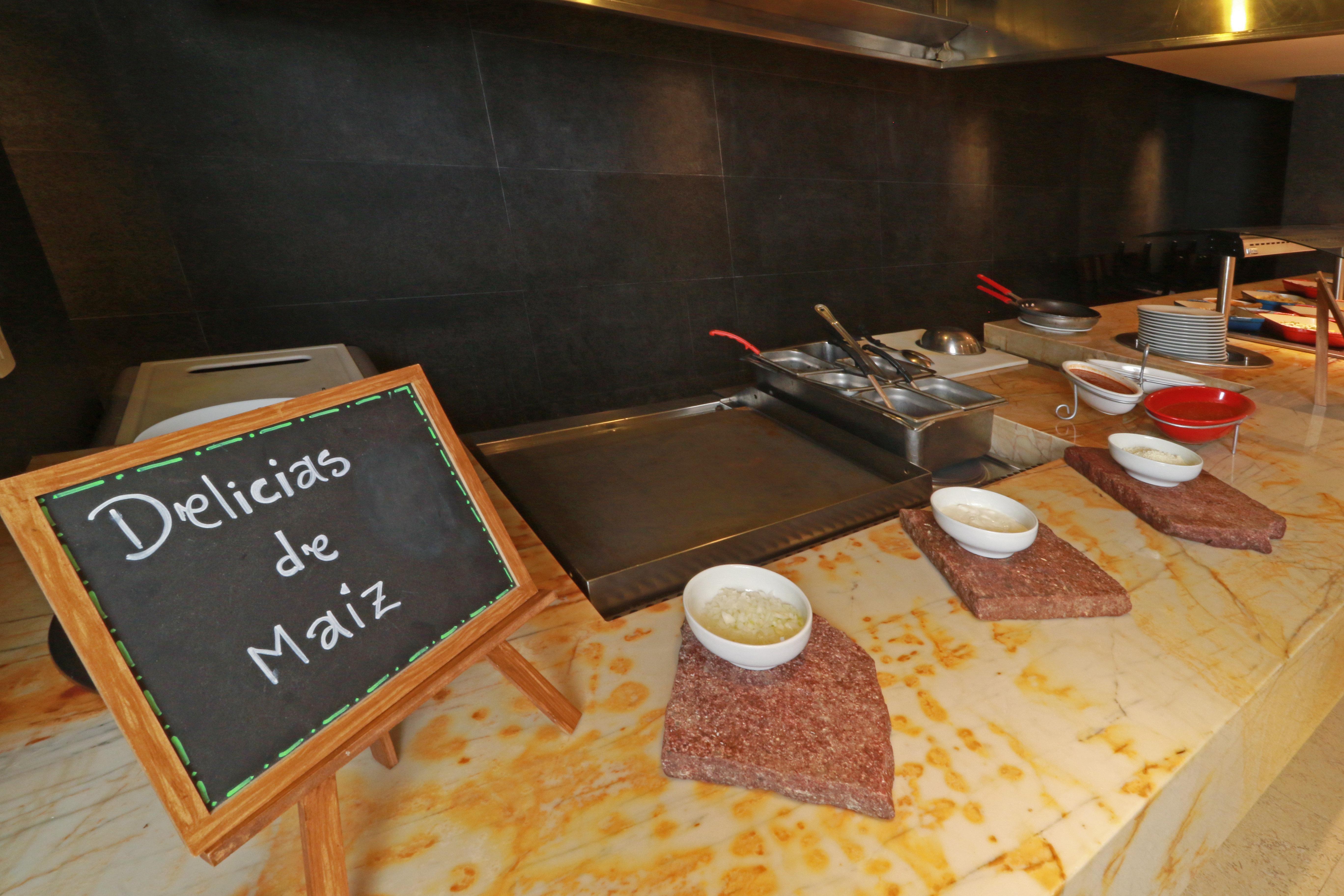 Holiday Inn & Suites Plaza Mayor By Ihg León Exteriör bild