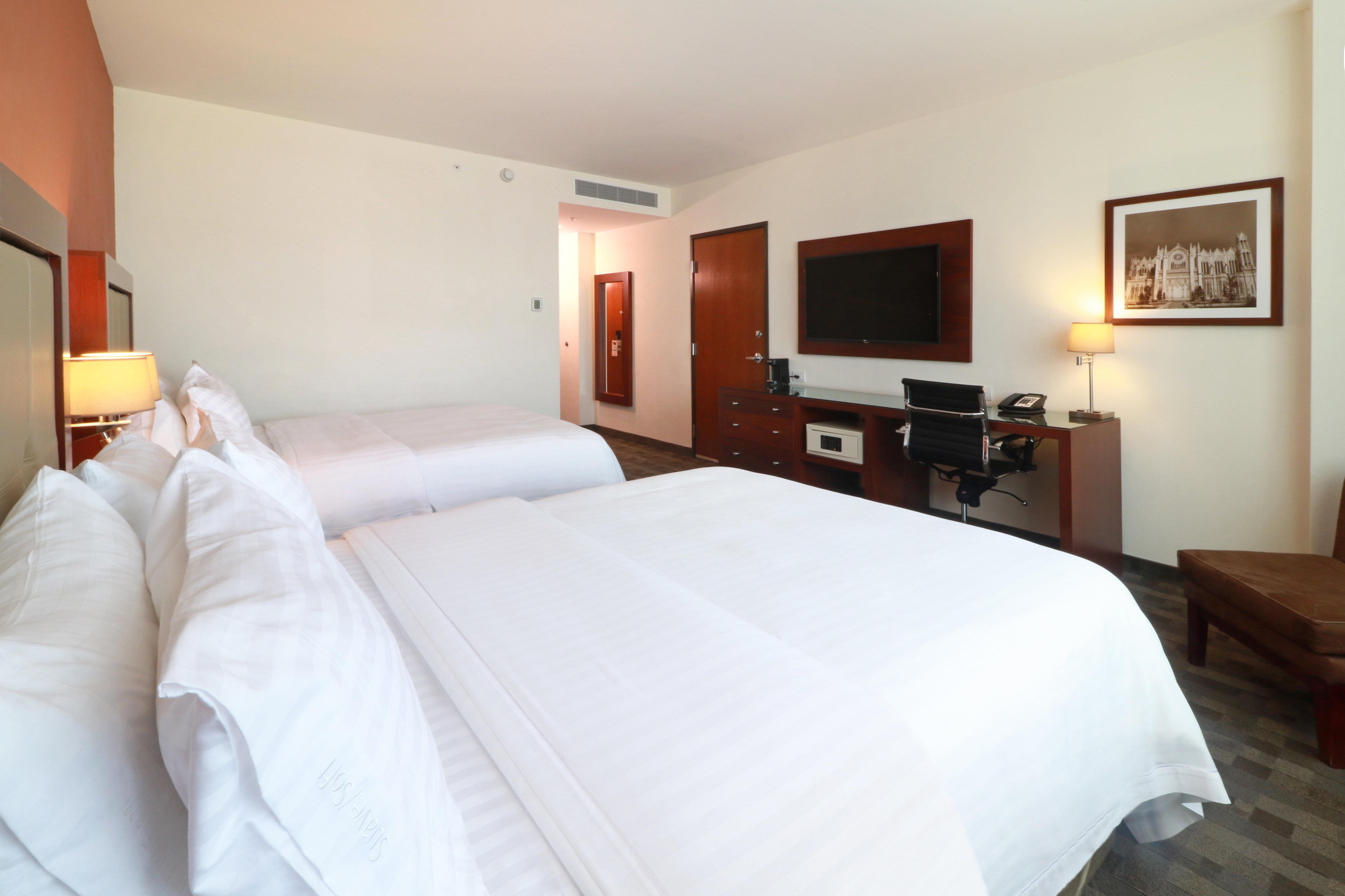 Holiday Inn & Suites Plaza Mayor By Ihg León Exteriör bild